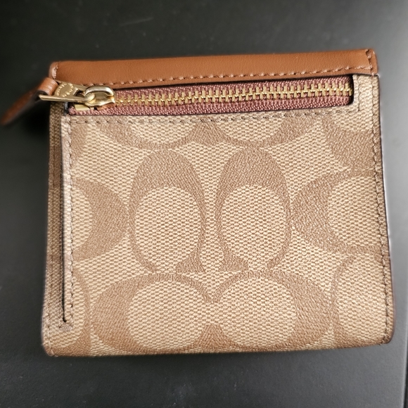 Coach Mini Bennett - Picture 3 of 13